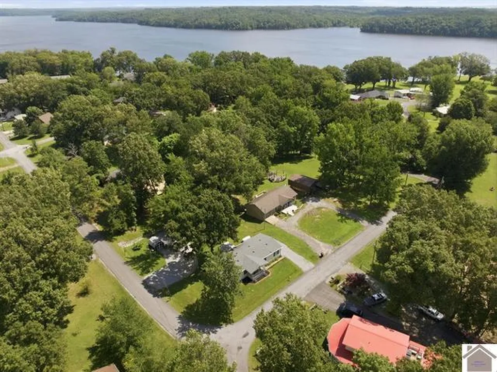 18 Kenwood Drive Murray KY 42071