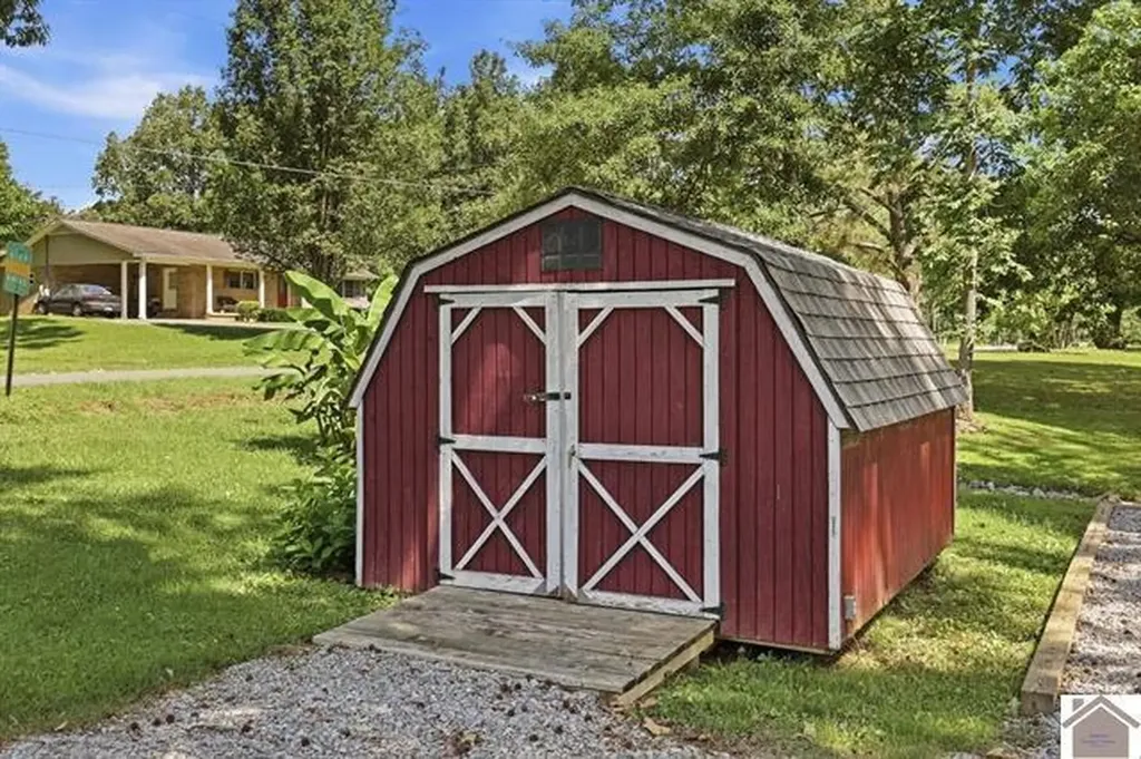 18 Kenwood Drive Murray KY 42071