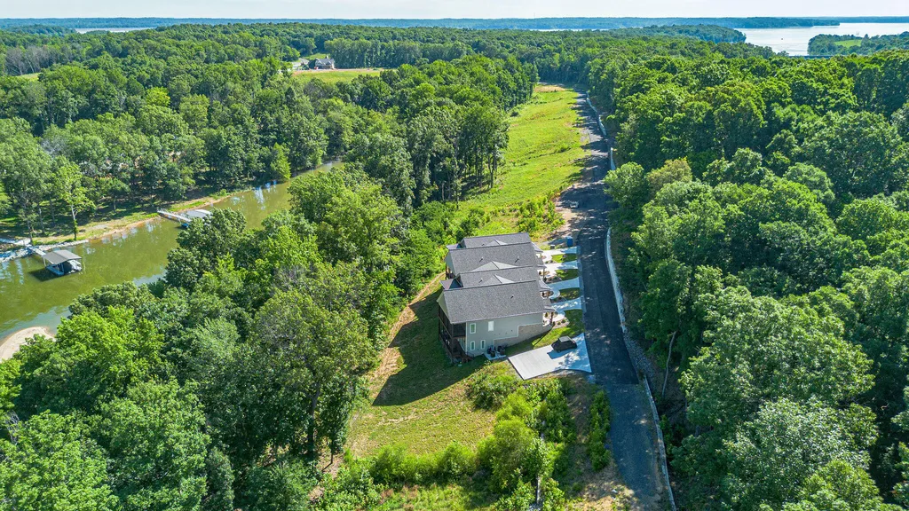 000 Eagle Rest Drive Grand Rivers KY 42045