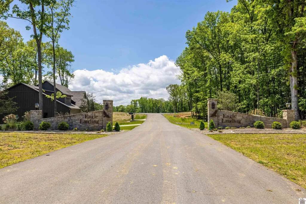 000 Eagle Rest Drive Grand Rivers KY 42045
