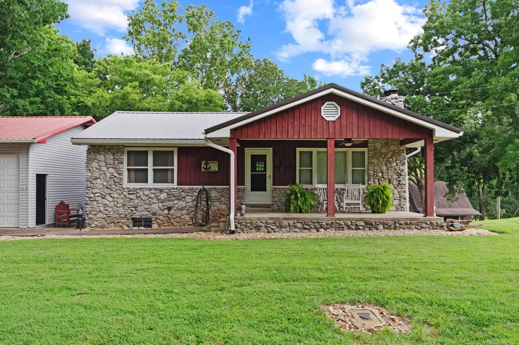 751 Ridge Drive Cadiz KY 42211