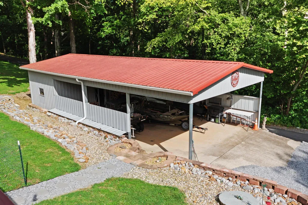 751 Ridge Drive Cadiz KY 42211