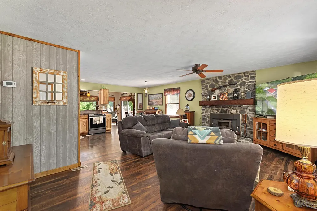 751 Ridge Drive Cadiz KY 42211