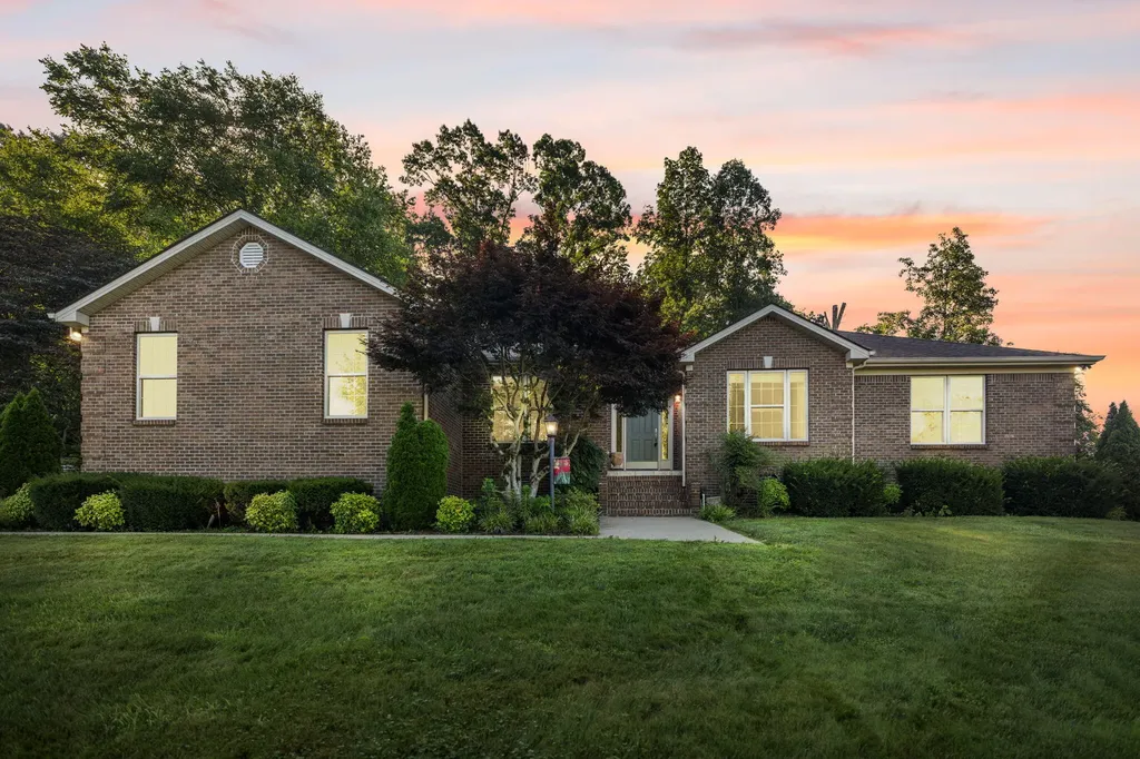871 Woods Edge Drive Somerset KY 42503