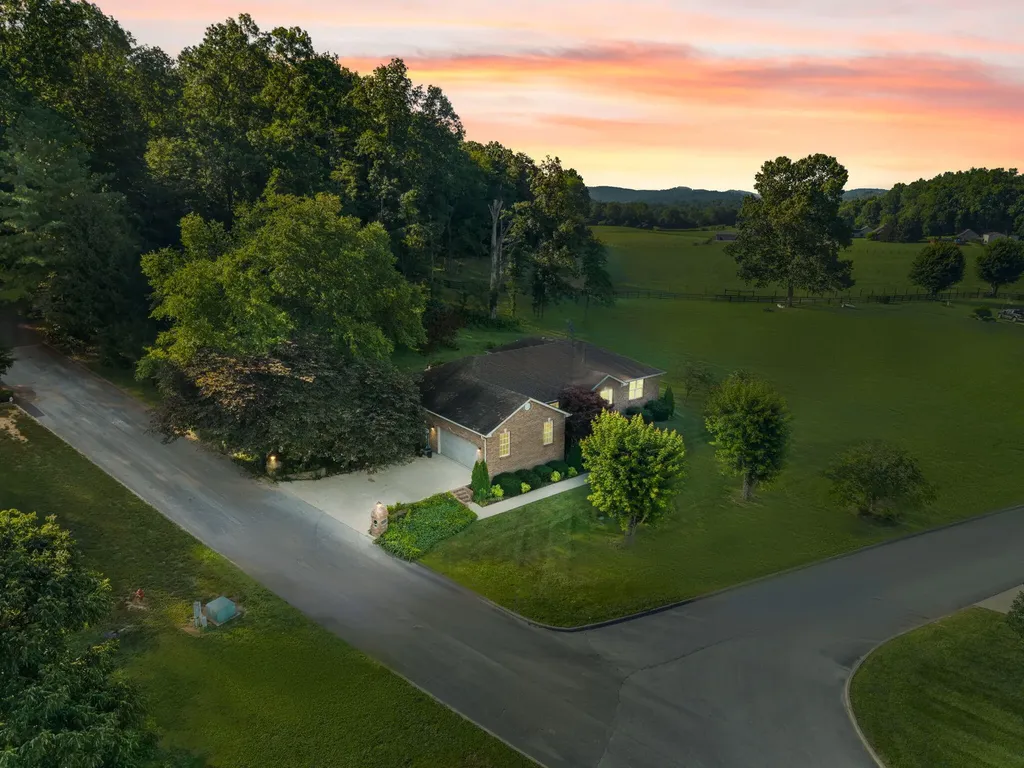 871 Woods Edge Drive Somerset KY 42503