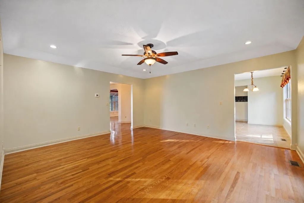 871 Woods Edge Drive Somerset KY 42503