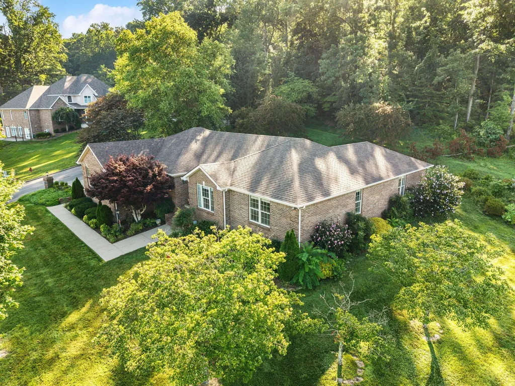 871 Woods Edge Drive Somerset KY 42503