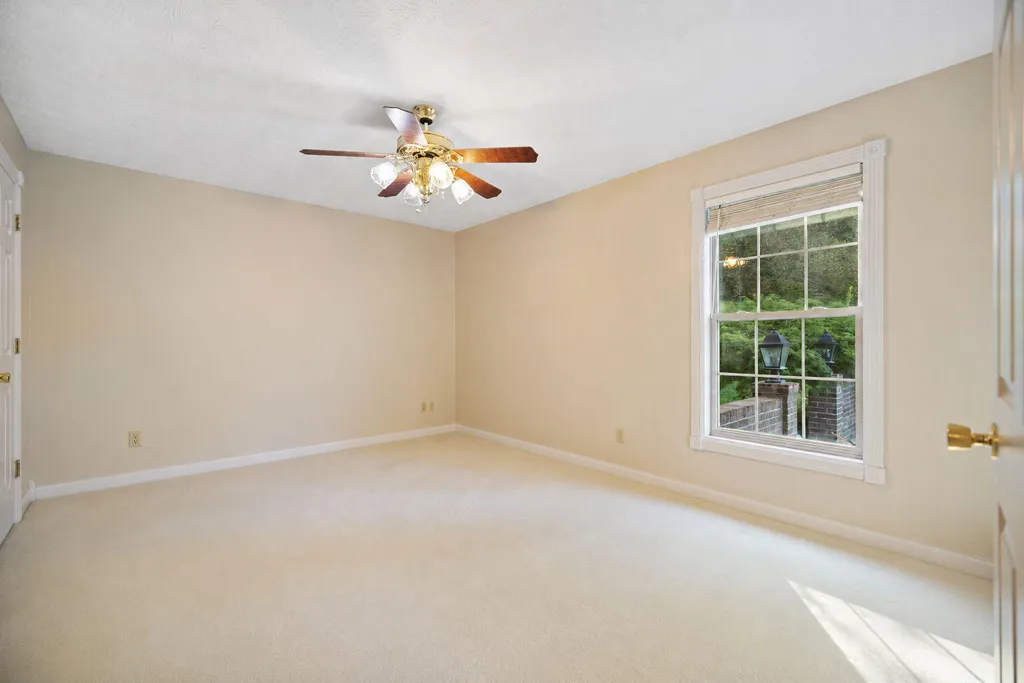 871 Woods Edge Drive Somerset KY 42503