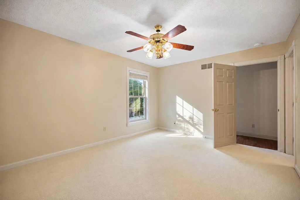 871 Woods Edge Drive Somerset KY 42503