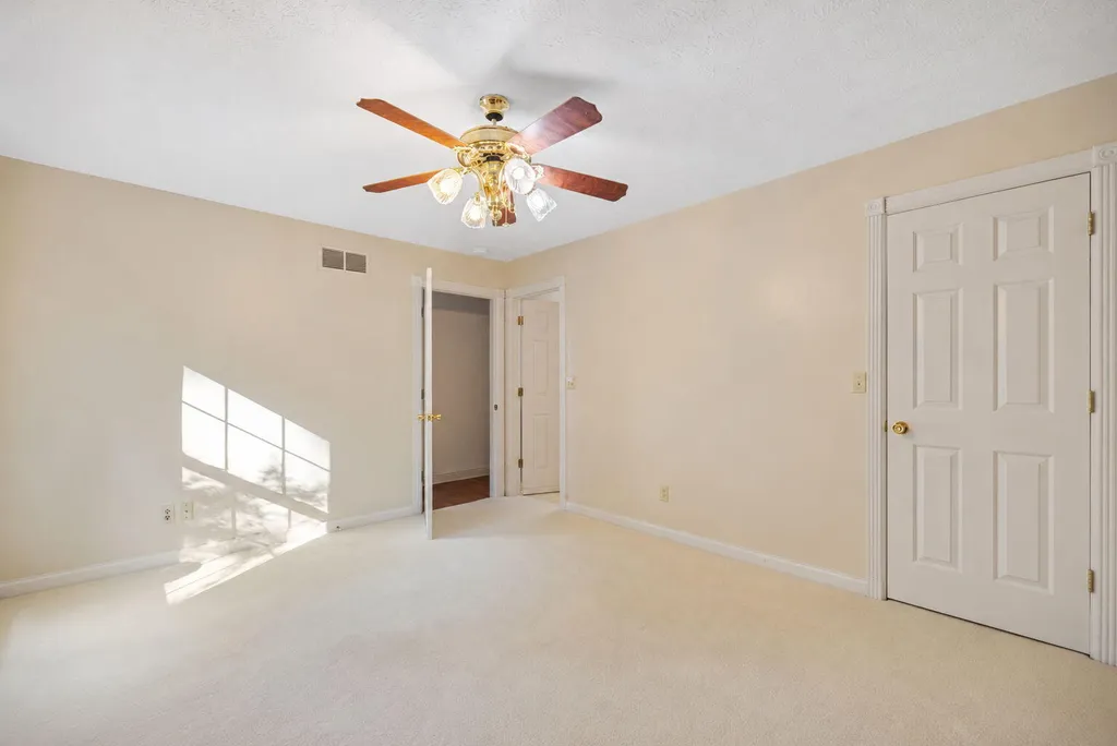 871 Woods Edge Drive Somerset KY 42503