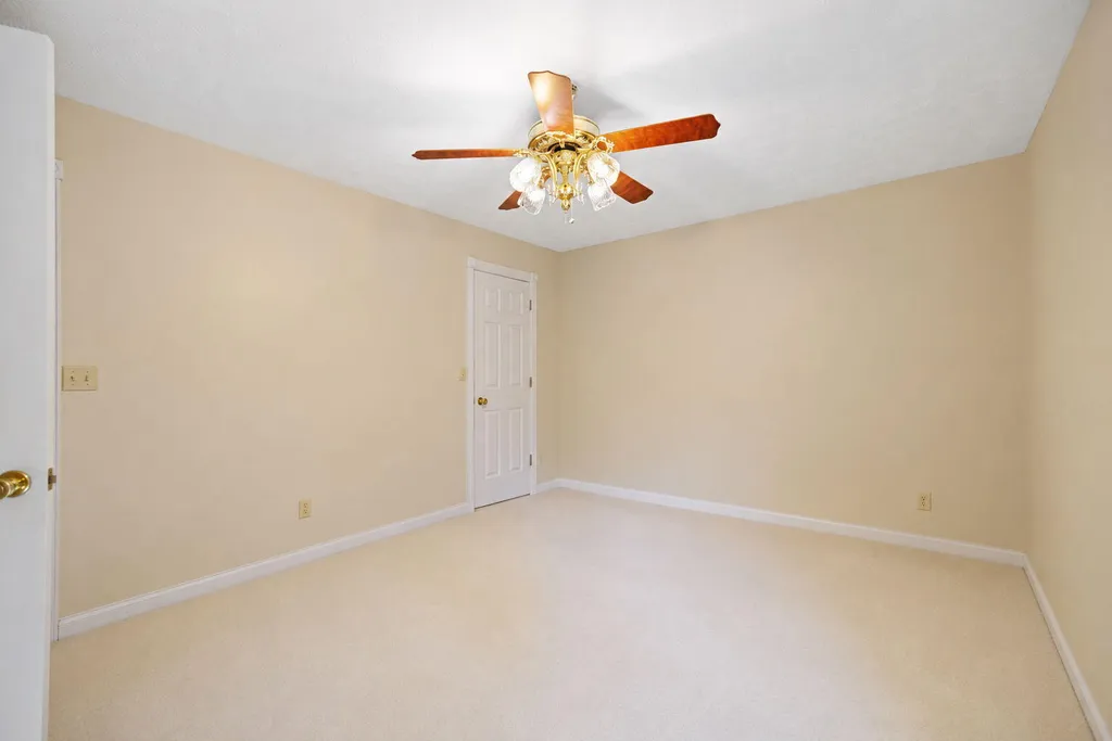 871 Woods Edge Drive Somerset KY 42503