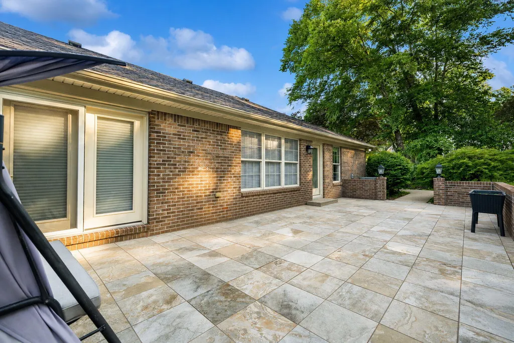 871 Woods Edge Drive Somerset KY 42503