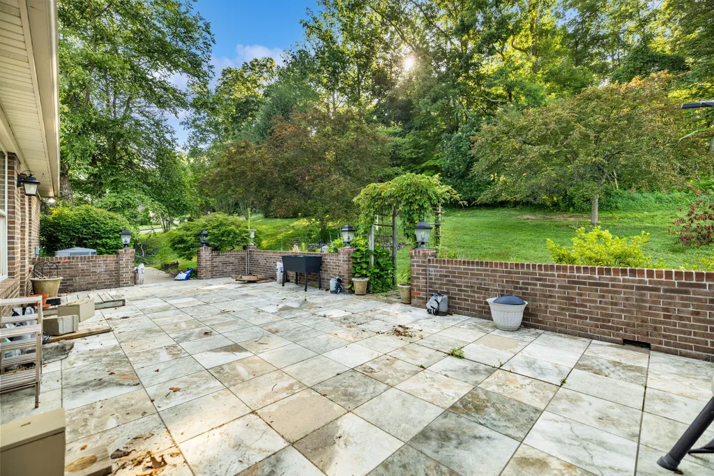 871 Woods Edge Drive Somerset KY 42503
