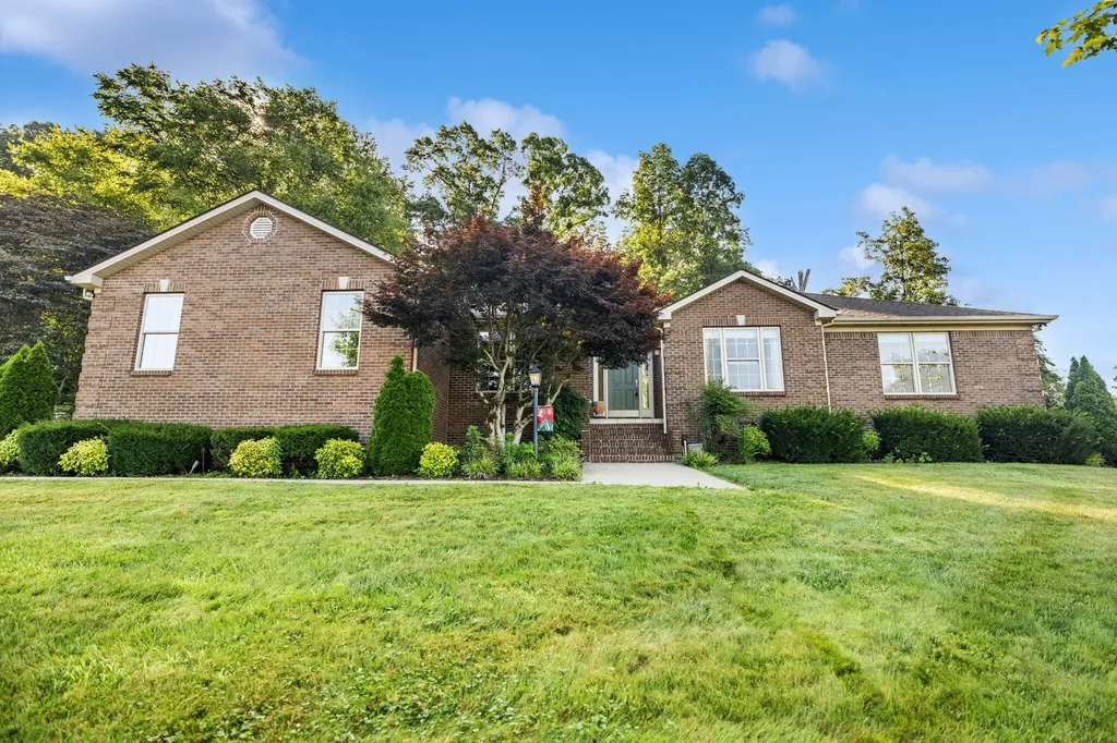 871 Woods Edge Drive Somerset KY 42503