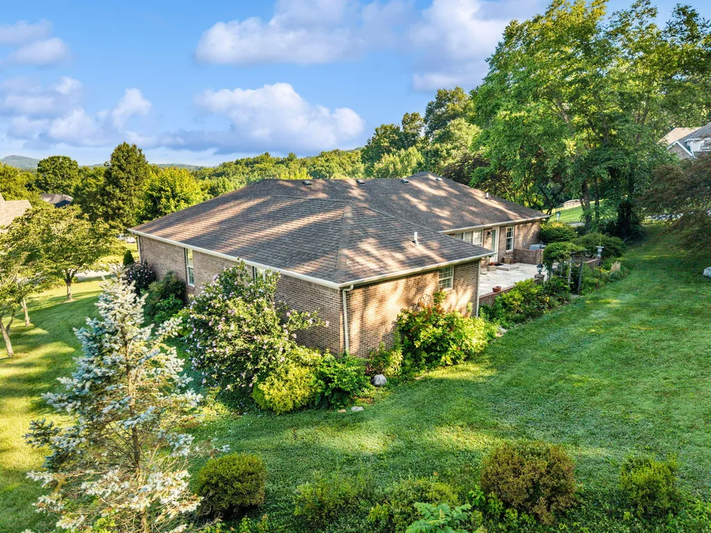 871 Woods Edge Drive Somerset KY 42503