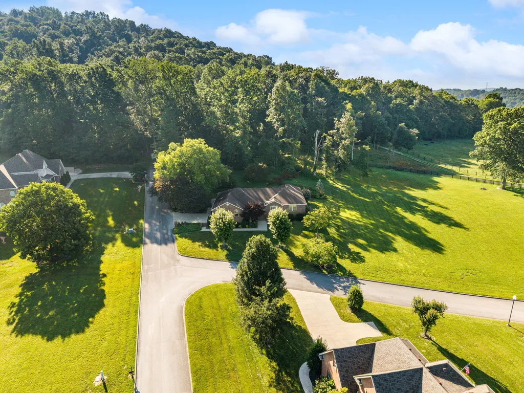 871 Woods Edge Drive Somerset KY 42503