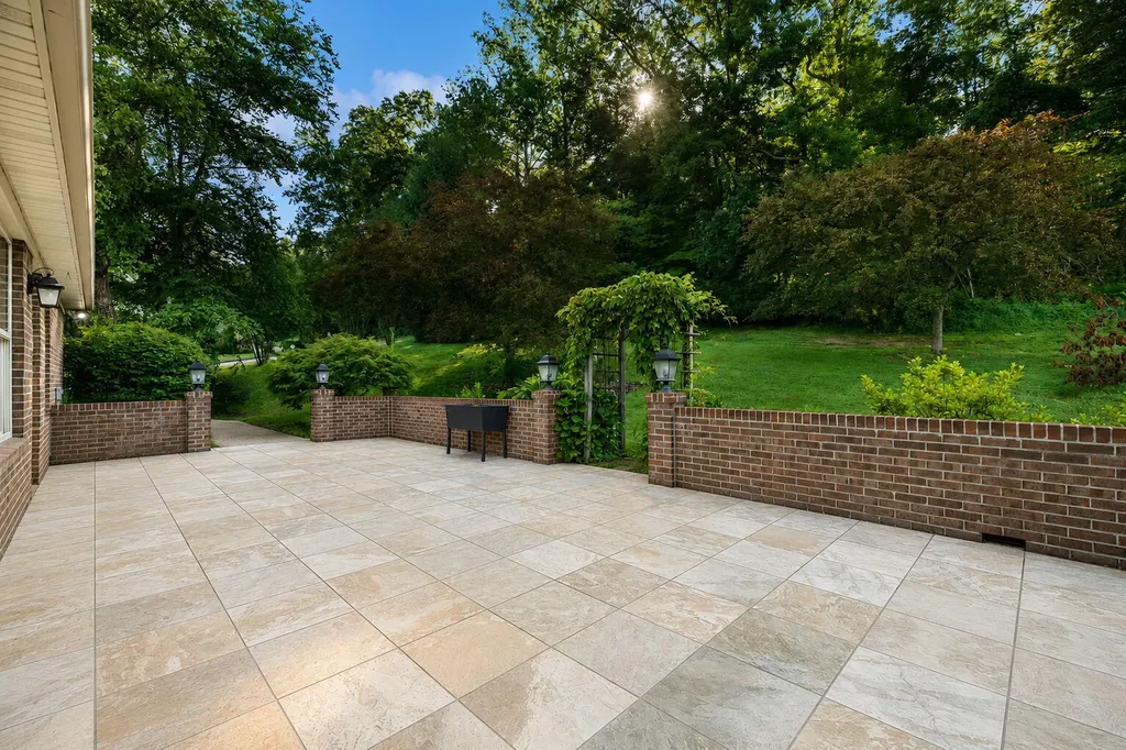 871 Woods Edge Drive Somerset KY 42503