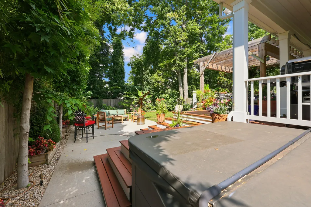 565 W Second Street Lexington KY 40508