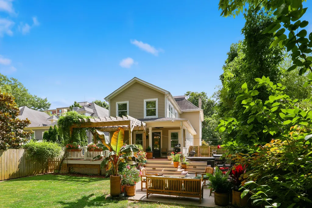 565 W Second Street Lexington KY 40508