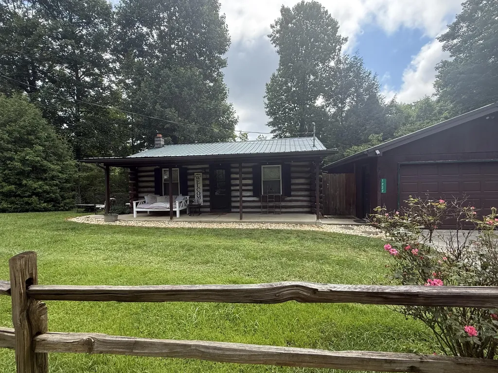 1227 Fount Hubbard Road London KY 40741