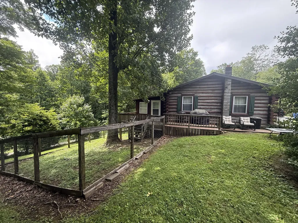 1227 Fount Hubbard Road London KY 40741