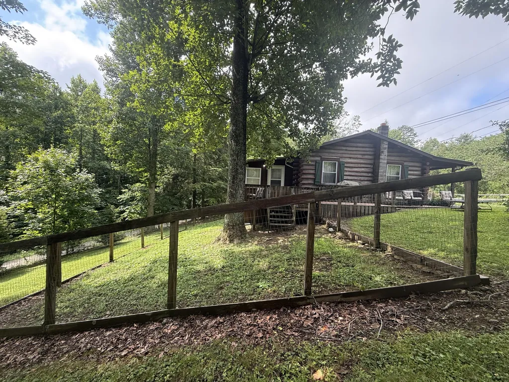 1227 Fount Hubbard Road London KY 40741