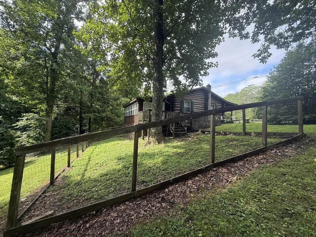 1227 Fount Hubbard Road London KY 40741