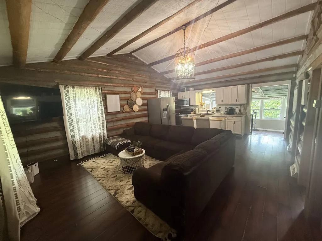 1227 Fount Hubbard Road London KY 40741