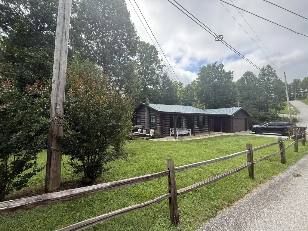 1227 Fount Hubbard Road London KY 40741