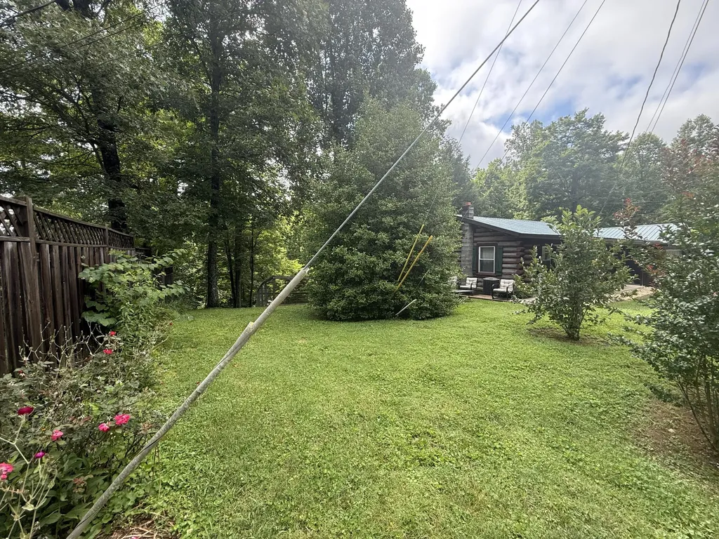 1227 Fount Hubbard Road London KY 40741