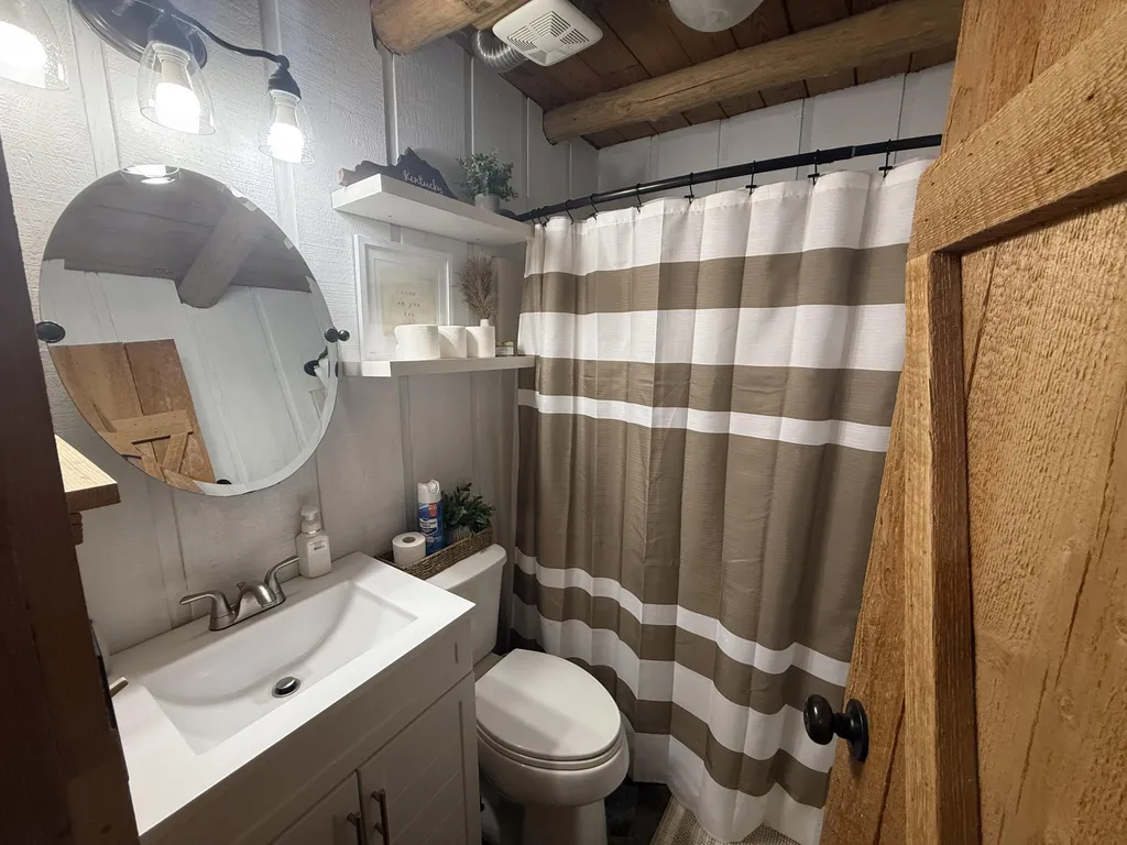 1227 Fount Hubbard Road London KY 40741
