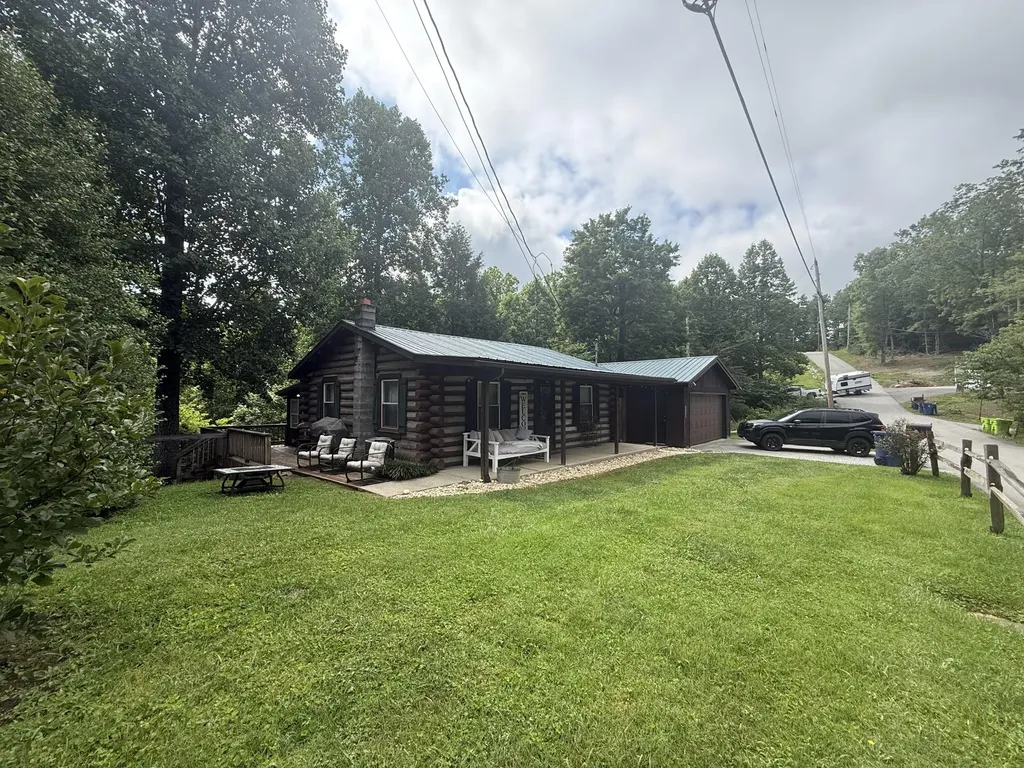 1227 Fount Hubbard Road London KY 40741