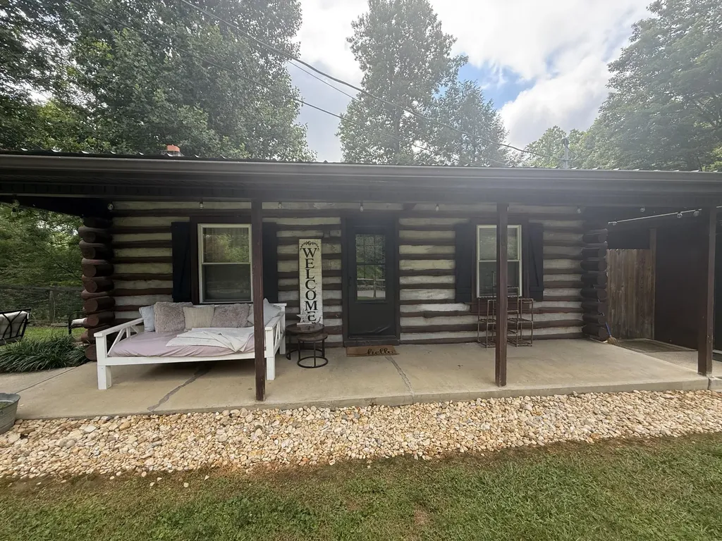 1227 Fount Hubbard Road London KY 40741