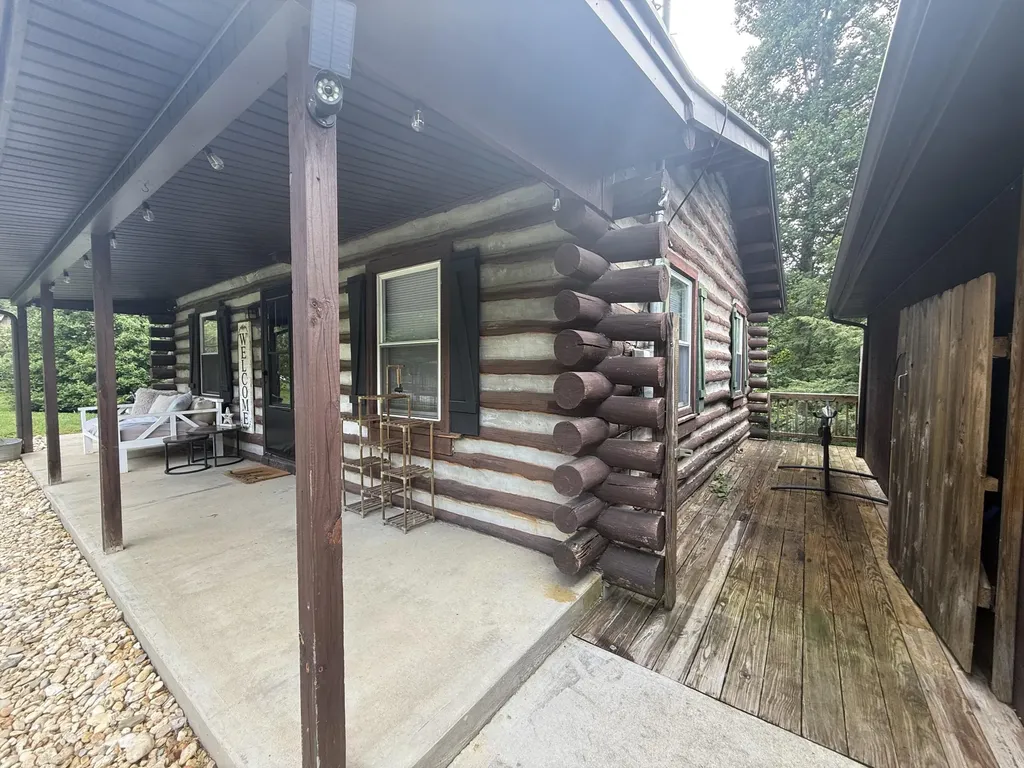 1227 Fount Hubbard Road London KY 40741