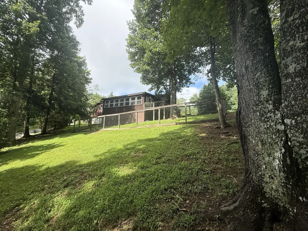 1227 Fount Hubbard Road London KY 40741