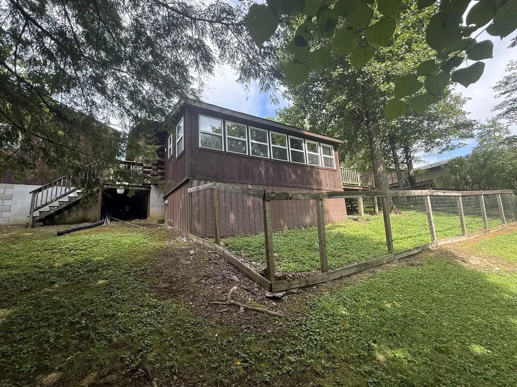 1227 Fount Hubbard Road London KY 40741
