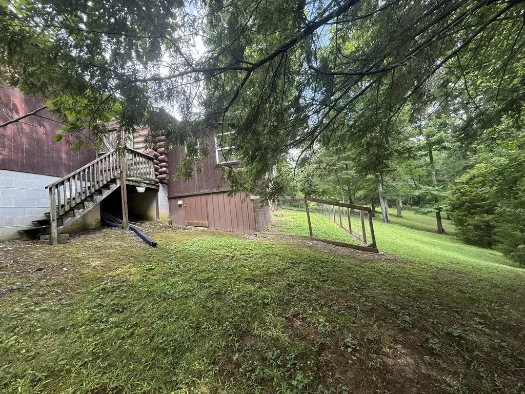 1227 Fount Hubbard Road London KY 40741