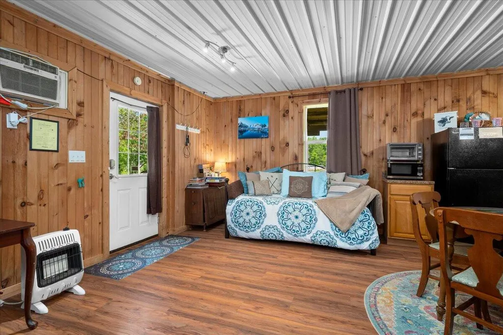5931 Ky-15 Pine Ridge KY 41360