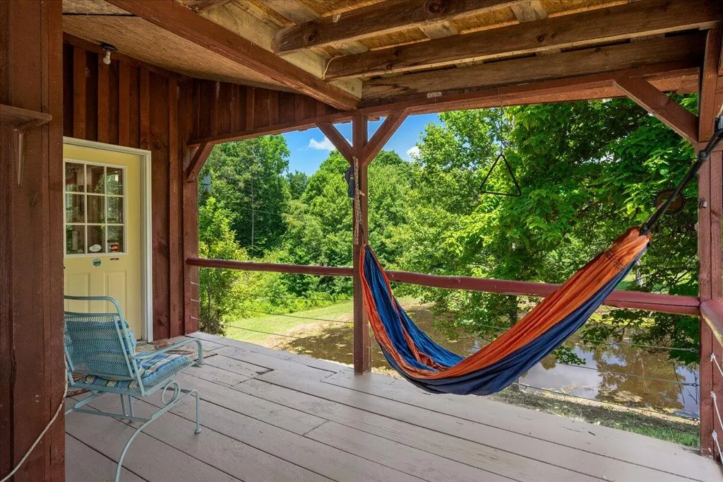 5931 Ky-15 Pine Ridge KY 41360