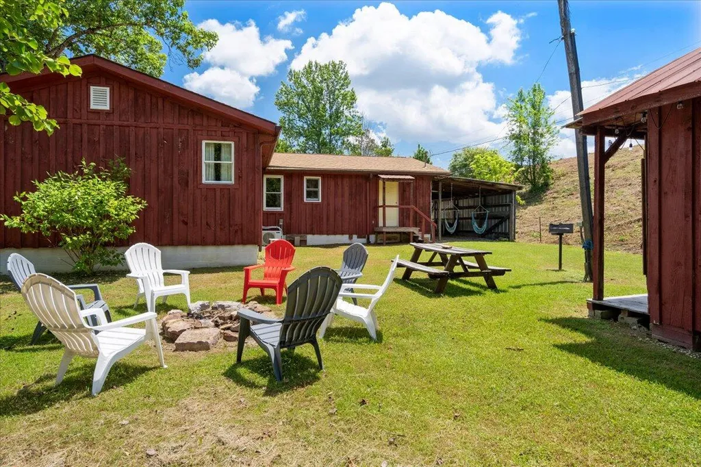 5931 Ky-15 Pine Ridge KY 41360