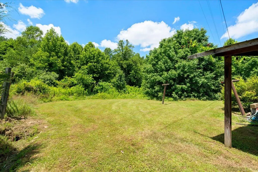 5931 Ky-15 Pine Ridge KY 41360