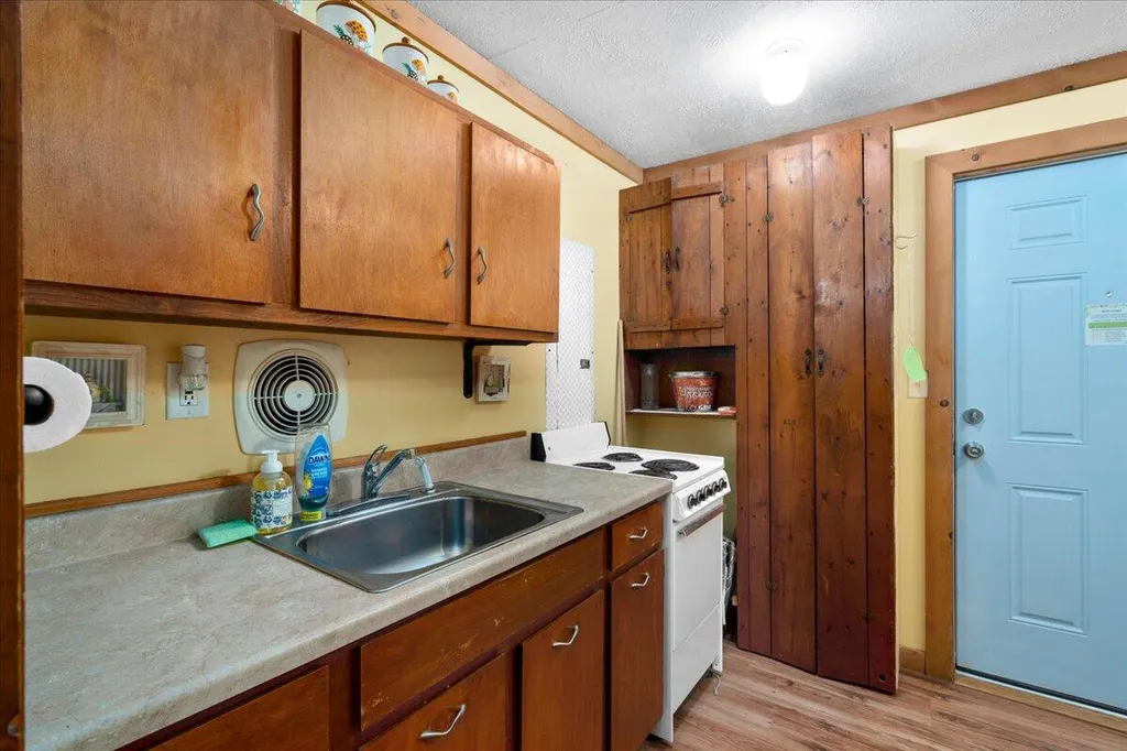 5931 Ky-15 Pine Ridge KY 41360