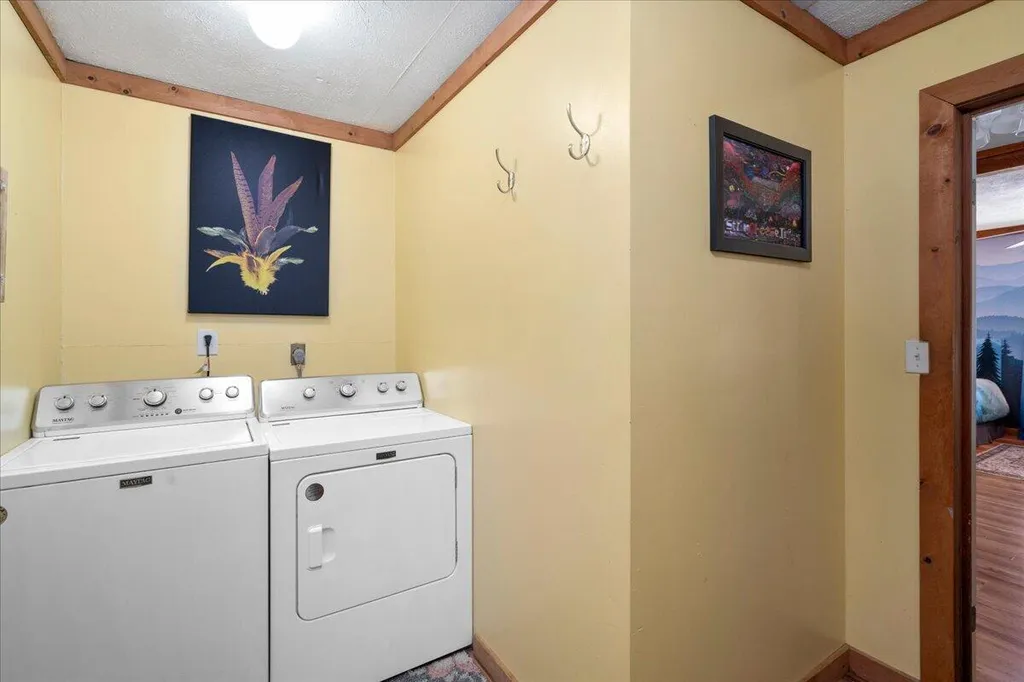 5931 Ky-15 Pine Ridge KY 41360