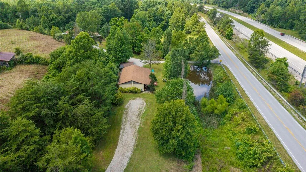 5931 Ky-15 Pine Ridge KY 41360