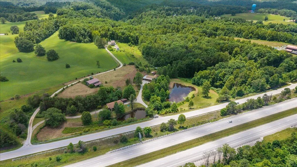 5931 Ky-15 Pine Ridge KY 41360