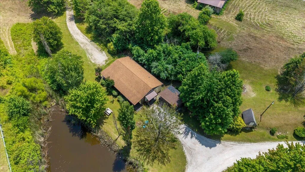 5931 Ky-15 Pine Ridge KY 41360