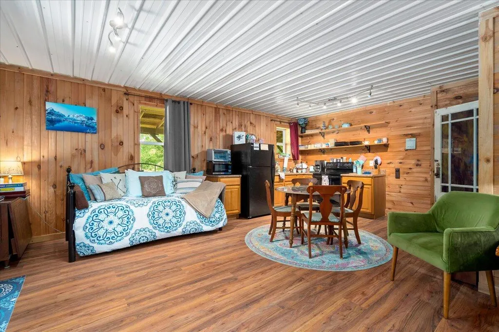 5931 Ky-15 Pine Ridge KY 41360