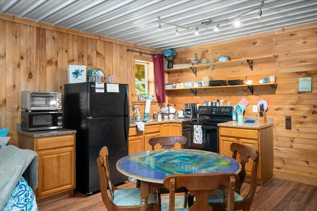 5931 Ky-15 Pine Ridge KY 41360