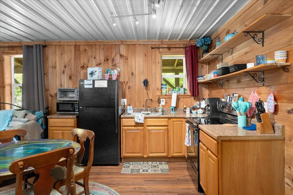 5931 Ky-15 Pine Ridge KY 41360