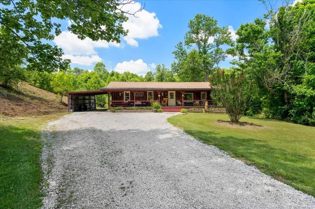 5931 Ky-15 Pine Ridge KY 41360